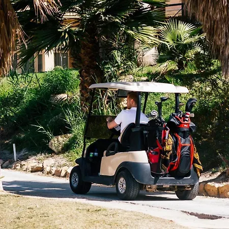 Golf فندق لقنت